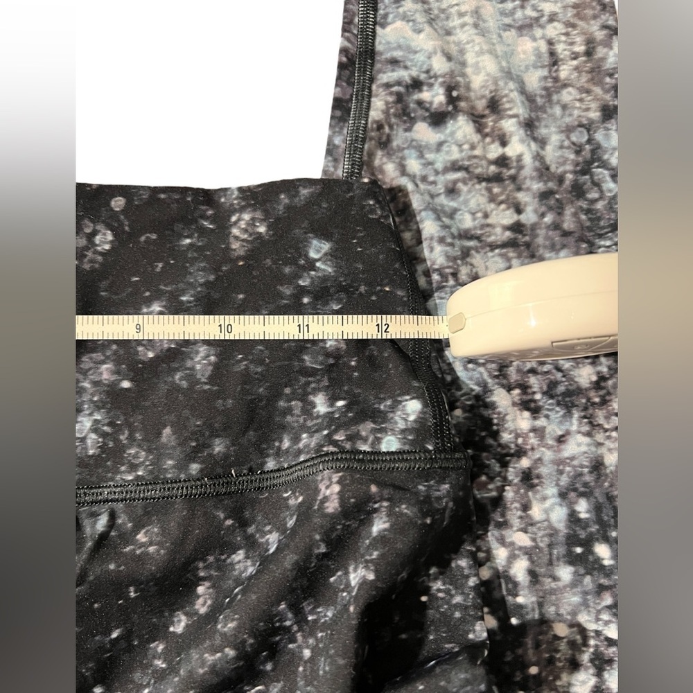 Lululemon Athletica Black and White Speckled Ombré Leggings, size 10 - Picture 3 of 14